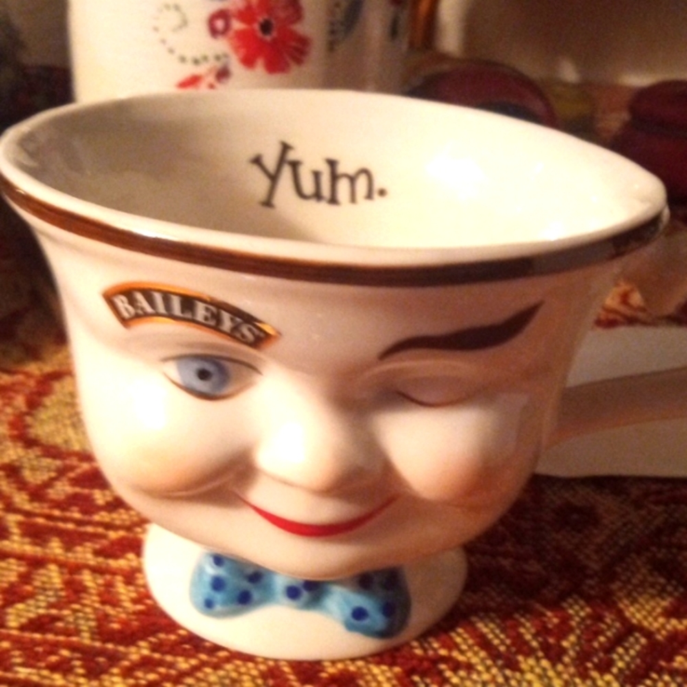 Bailey's Wink  Set 2 Mugs 8 oz  Porcelain. Male and Female Bailey's.
